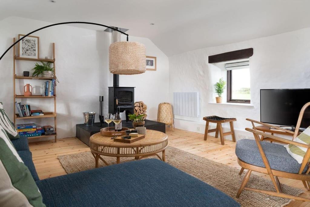 Porthcurno Barns, The Cart Lodge - Cosy Cottage, Walk To Porthcurno Beach, Pedn Vouder & Minack Theatre Пензанс Екстер'єр фото