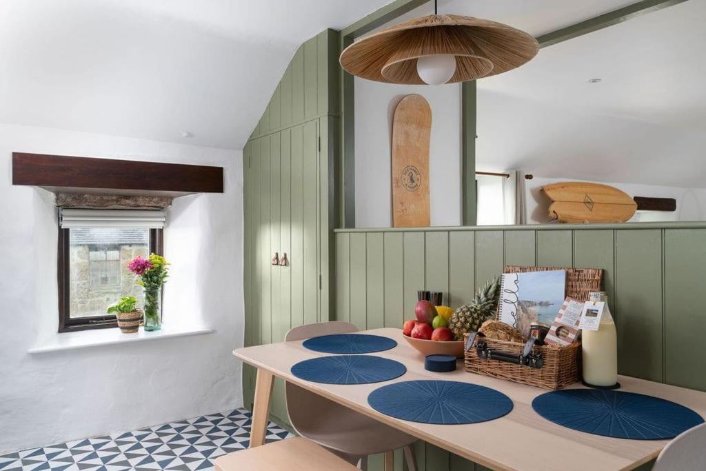 Porthcurno Barns, The Cart Lodge - Cosy Cottage, Walk To Porthcurno Beach, Pedn Vouder & Minack Theatre Пензанс Екстер'єр фото